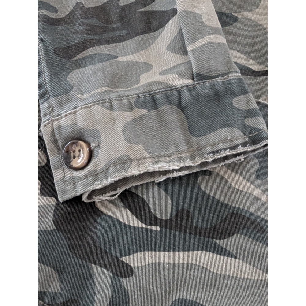 Lulus Camo Chore Jacket Shacket Lightweight Distressed Long Sleeve Womens Medium - Picture 14 of 16